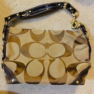 Coach handbag. Carly hobo bag. Excellent condition!